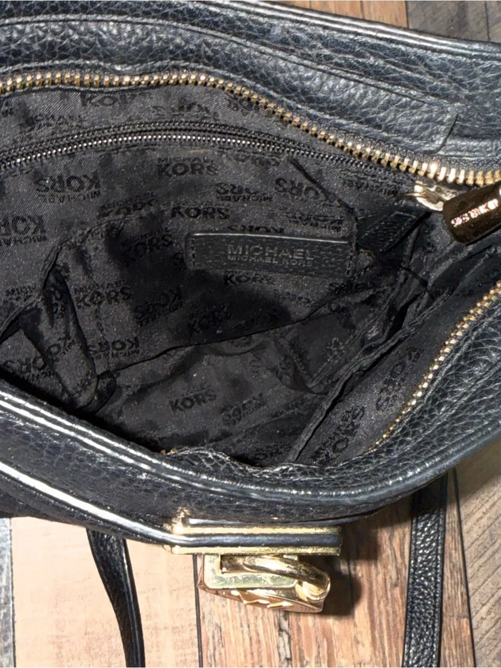 Michael Kors compact pebbled